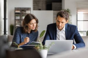 Freelancer vs self employed: key differences, tax rules and business implications